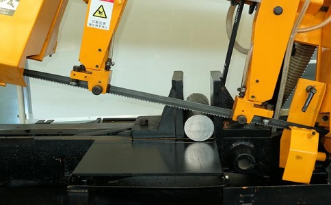 岑巩数控带锯床自动送料精度会出现偏差吗？